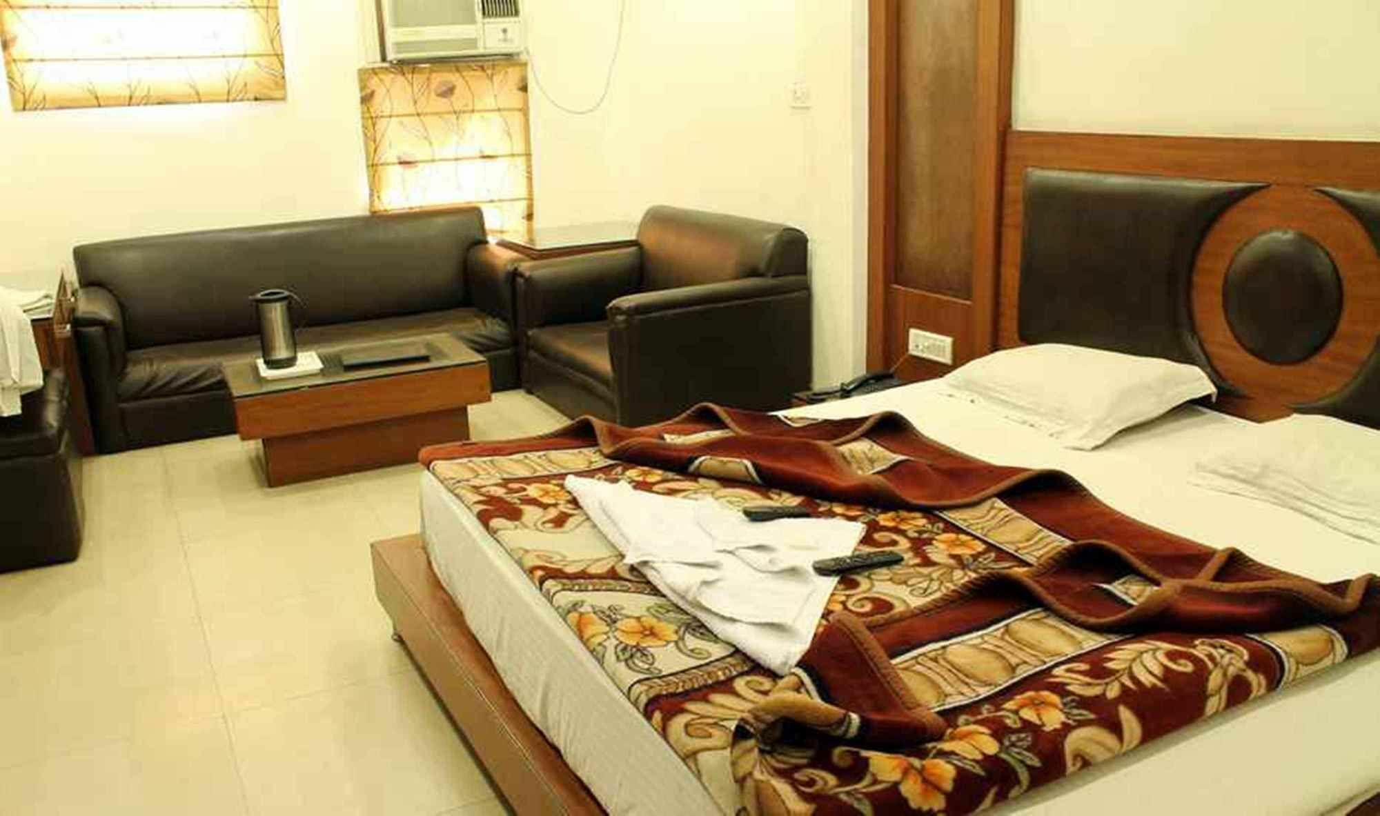 Hotel Lav Kush Deluxe " 3 Min Walking From New Delhi Railway Station " 外观 照片